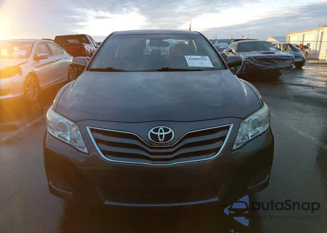 2010 Toyota Camry Le z USA, uszkodzony, nr VIN 4T4BF3EK4AR065853
